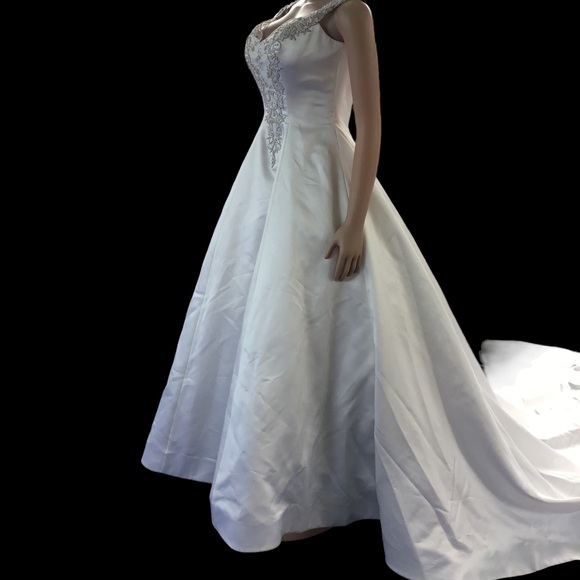 Eva Wedding Dress - Picture 3 of 7